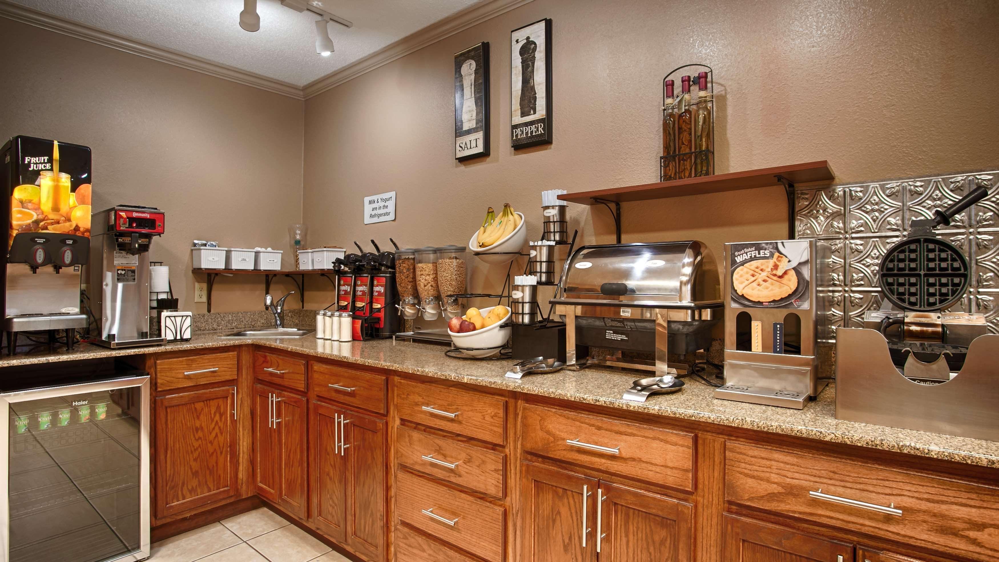 Best Western Delhi Inn מראה חיצוני תמונה