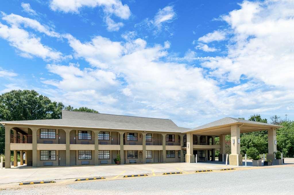 Best Western Delhi Inn מראה חיצוני תמונה