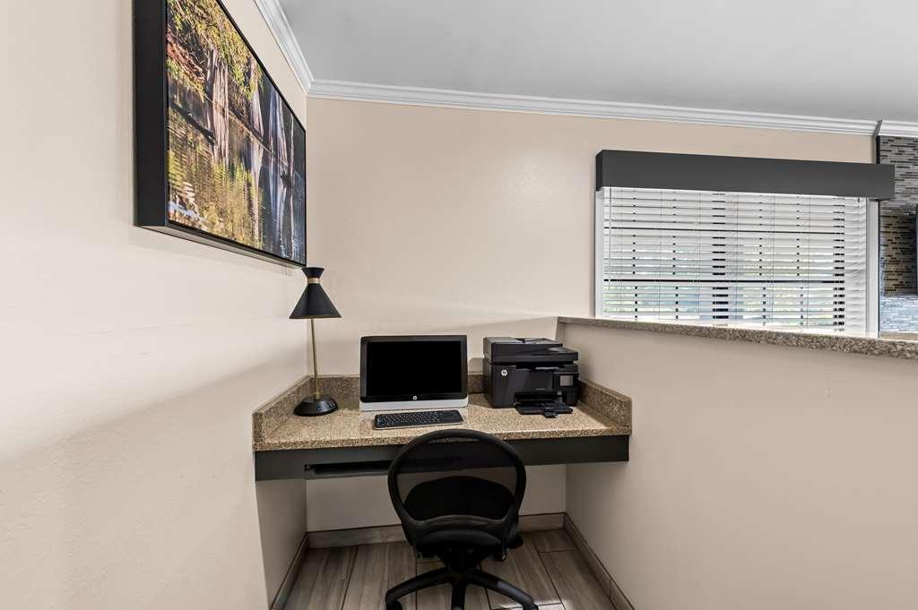 Best Western Delhi Inn מתקנים תמונה